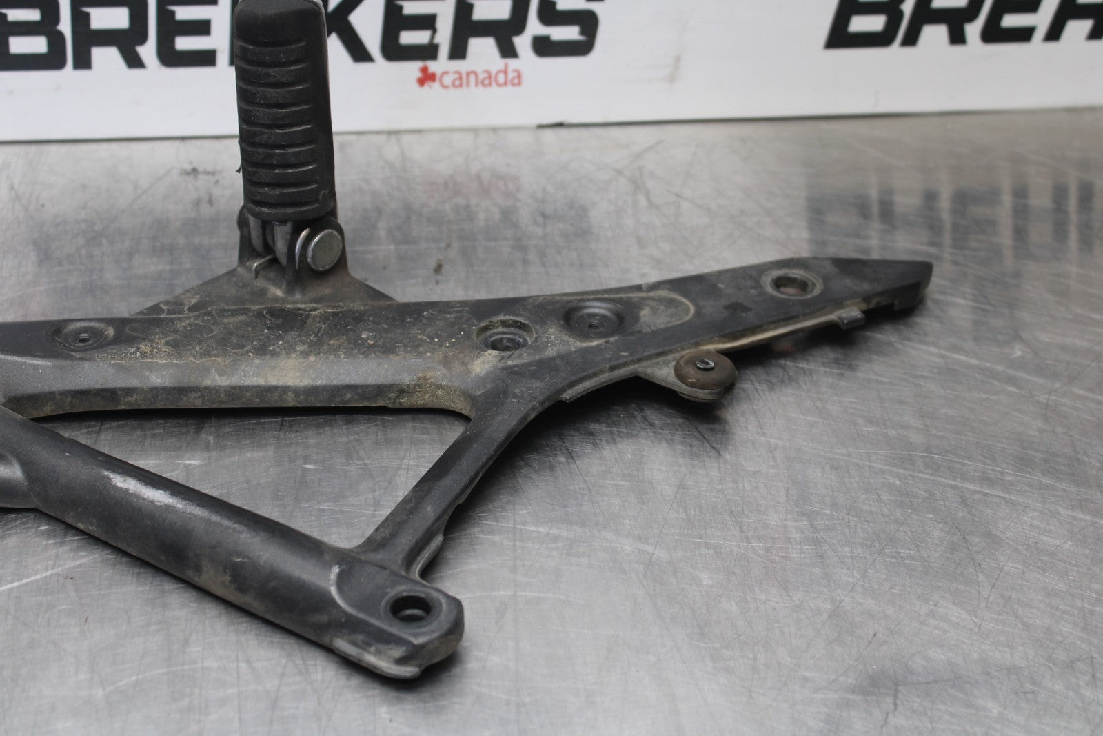 09-10 KAWASAKI ER-6N LEFT REARSET REAR SET DRIVER FOOT PEG REST STOP BB205