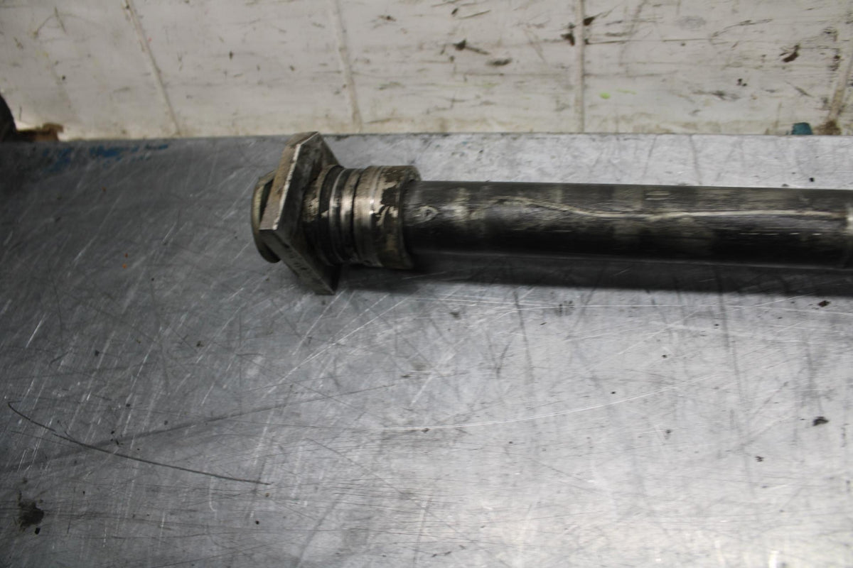 08-10 SUZUKI GSXR750 REAR AXLE BACK WHEEL RIM PIVOT BOLT AXEL 64711-49G00 bb476