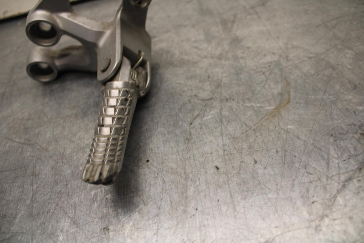 08-10 SUZUKI GSXR 600  LEFT REARSET REAR SET DRIVER FOOT PEG REST STOP BB92