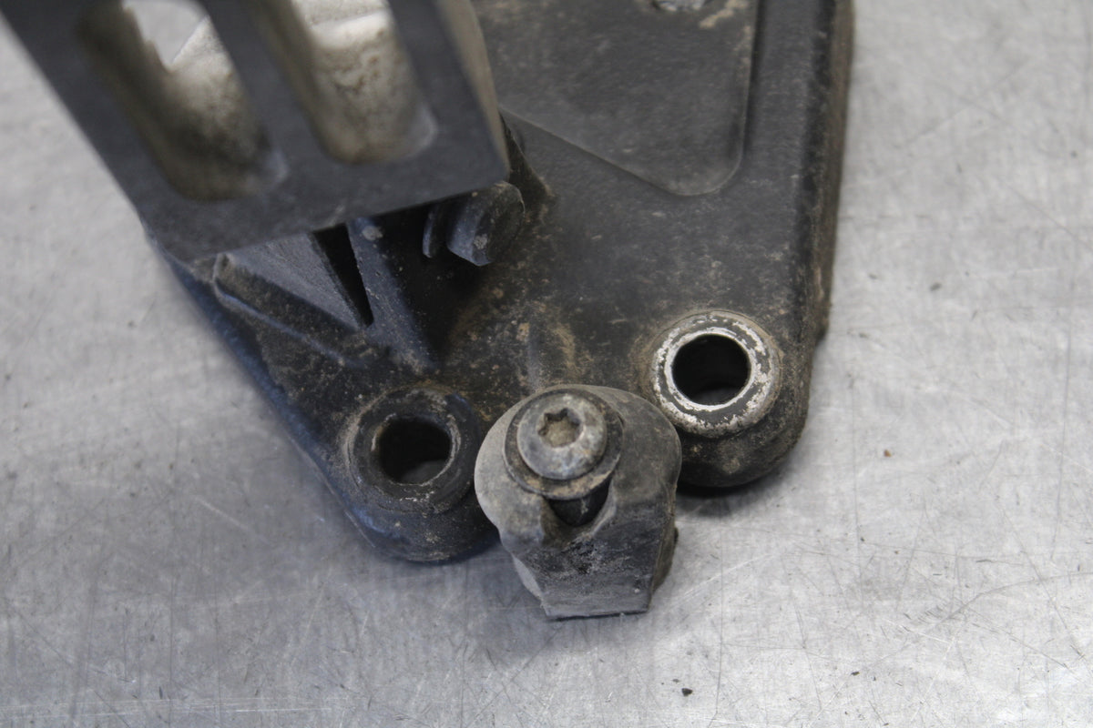 01-06 TRIUMPH TIGER 955I LEFT FRONT FOOT REST PEG STEP BB693