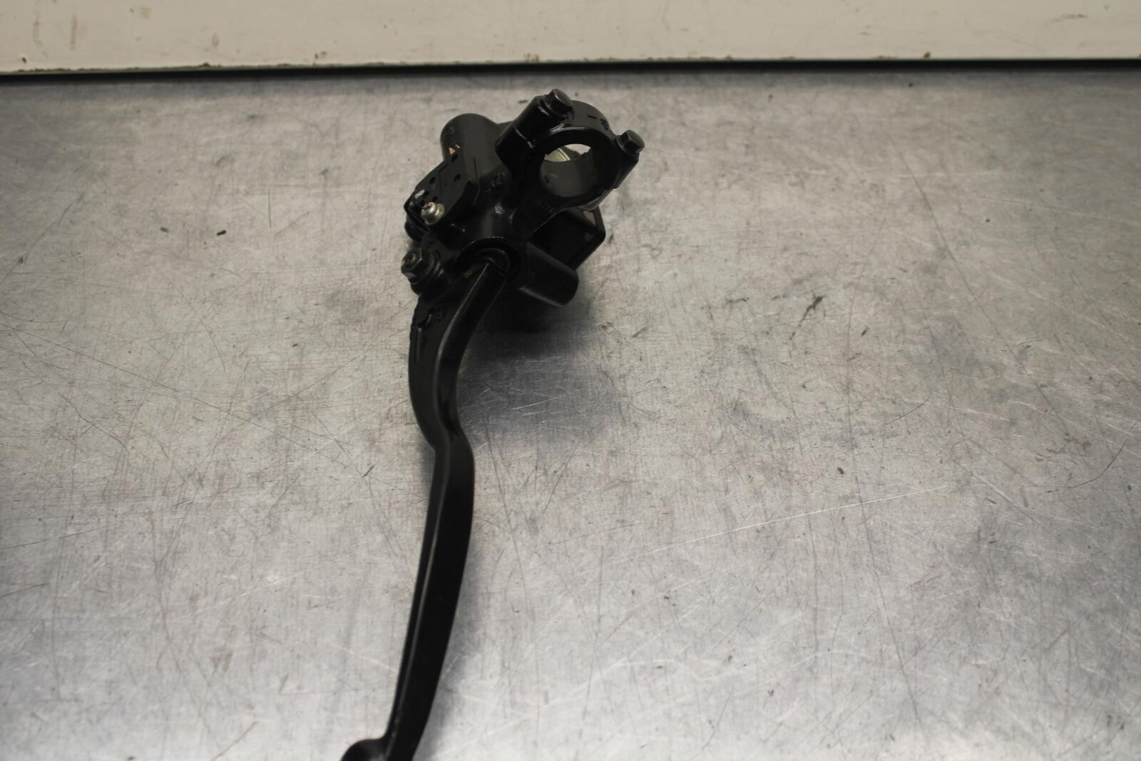 2009 Kawasaki Ninja EX250J FRONT BRAKE MASTER CYLINDER w/ LEVER 43015-0110 BB87