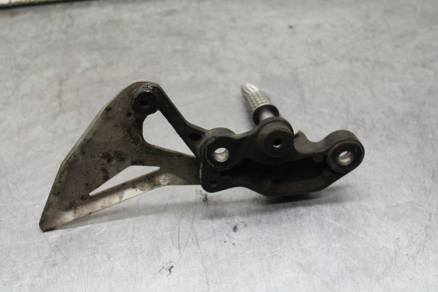19-22 KAWASAKI Z400 LEFT REARSET REAR SET DRIVER FOOT PEG REST STOP BB738