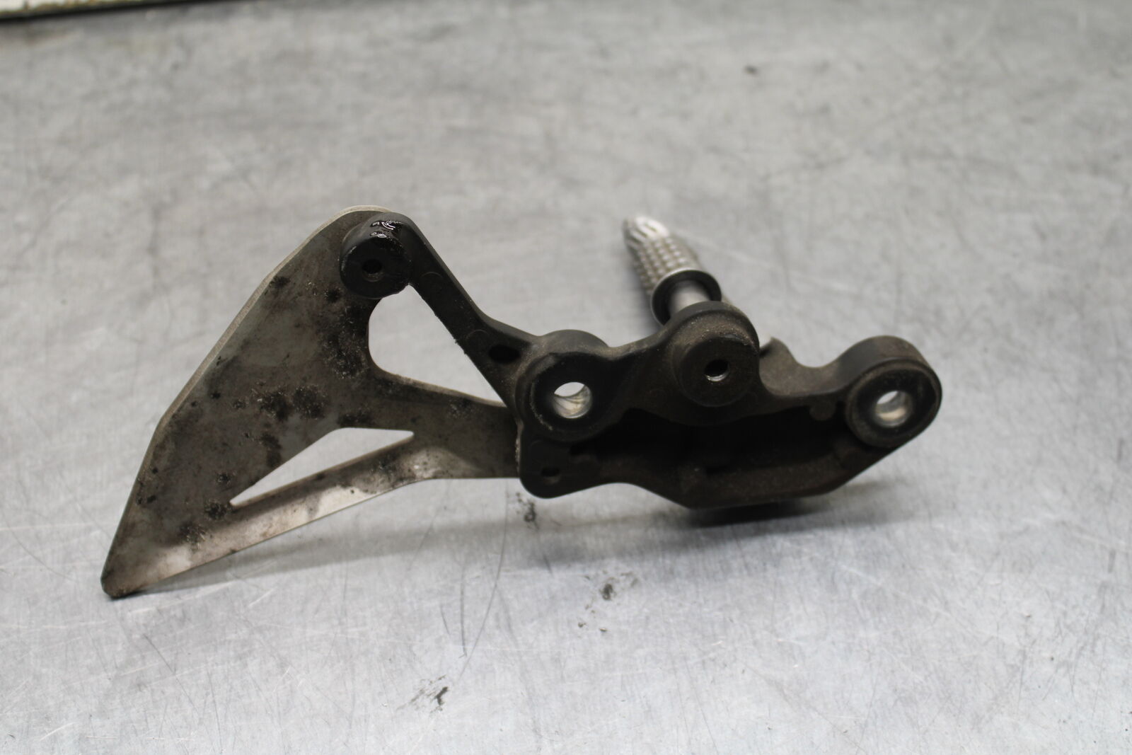 19-22 KAWASAKI Z400 LEFT REARSET REAR SET DRIVER FOOT PEG REST STOP BB738