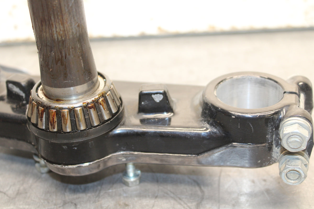 82-83 YAMAHA IT175 FRONT FORKS CLAMP LOWER TRIPLE TREE STEM BB108