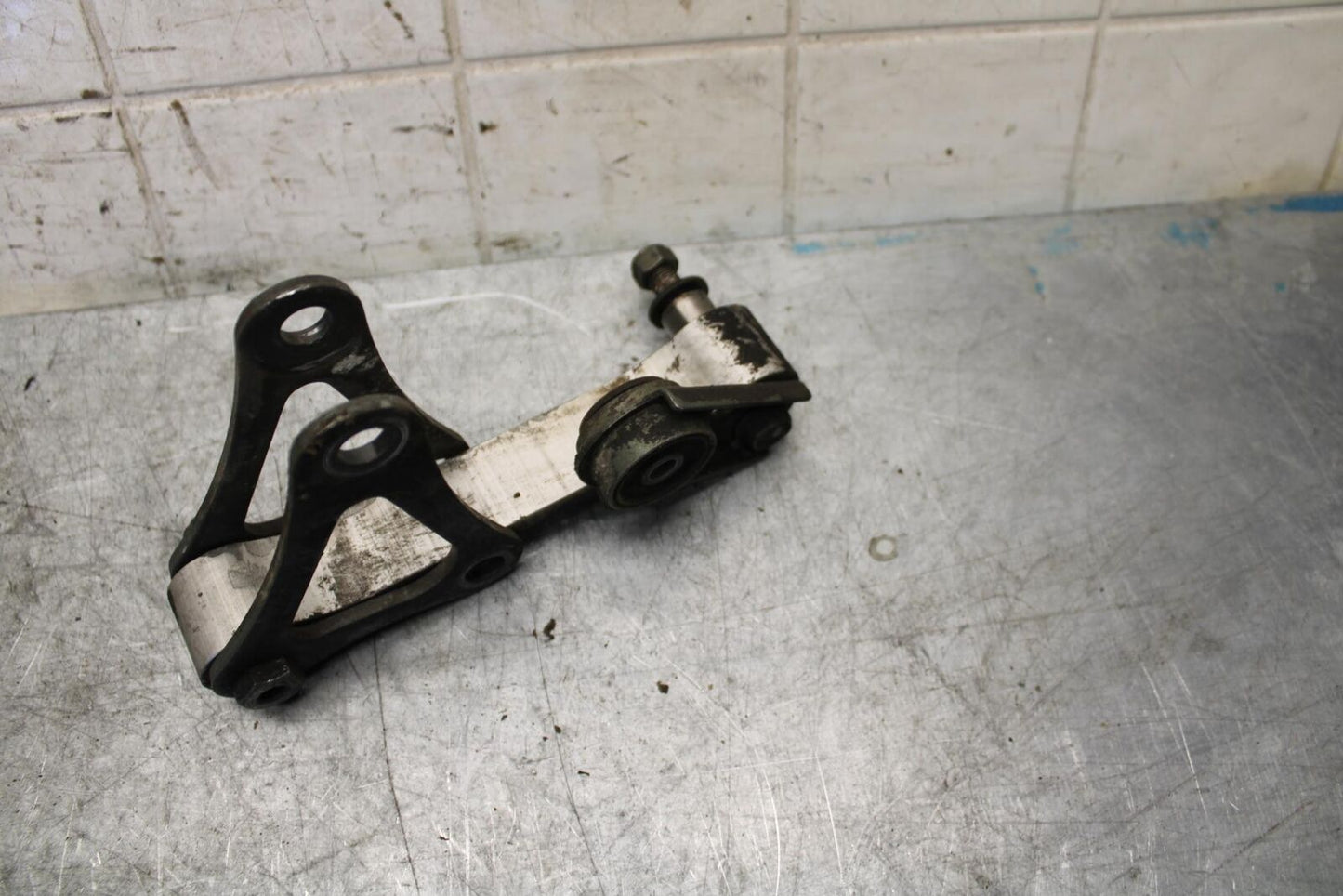 2002 Yamaha YZF R6 REAR DOGBONE SHOCK LINKAGE LINK 5EB-2217A-00-00 BB545