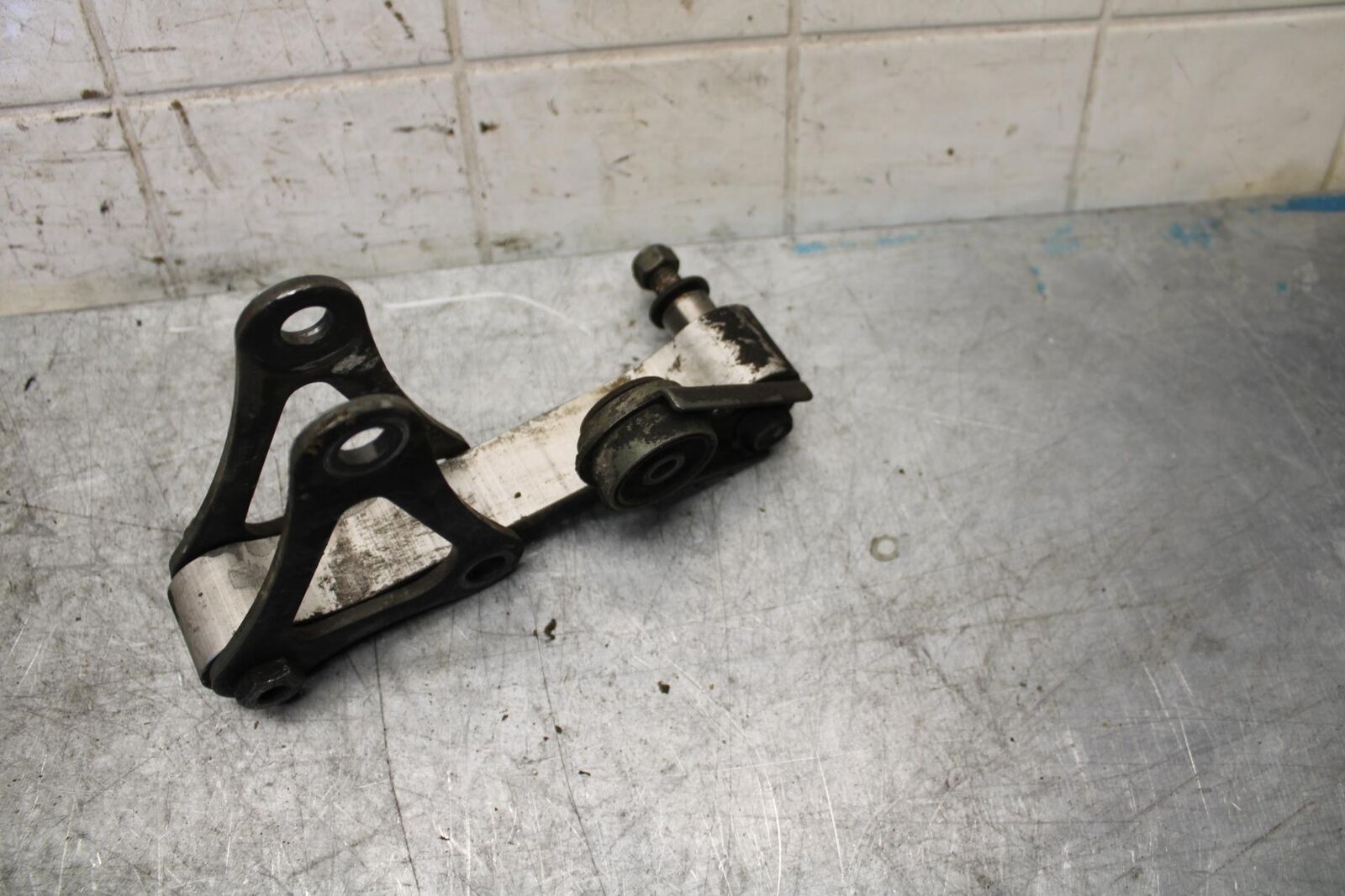 2002 Yamaha YZF R6 REAR DOGBONE SHOCK LINKAGE LINK 5EB-2217A-00-00 BB545