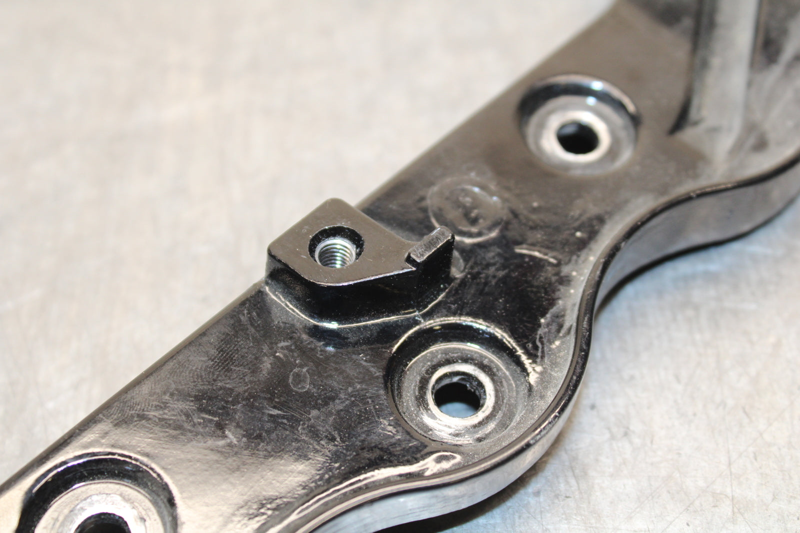 11-12 KAWASAKI NINJA 400 EX400 C UPPER FAIRING MIRROR GAUGES STAY BRACKET BB358