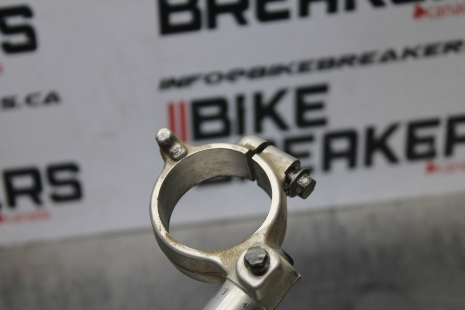 05-06 SUZUKI GSXR1000 RIGHT CLIP ON HANDLEBAR BB773