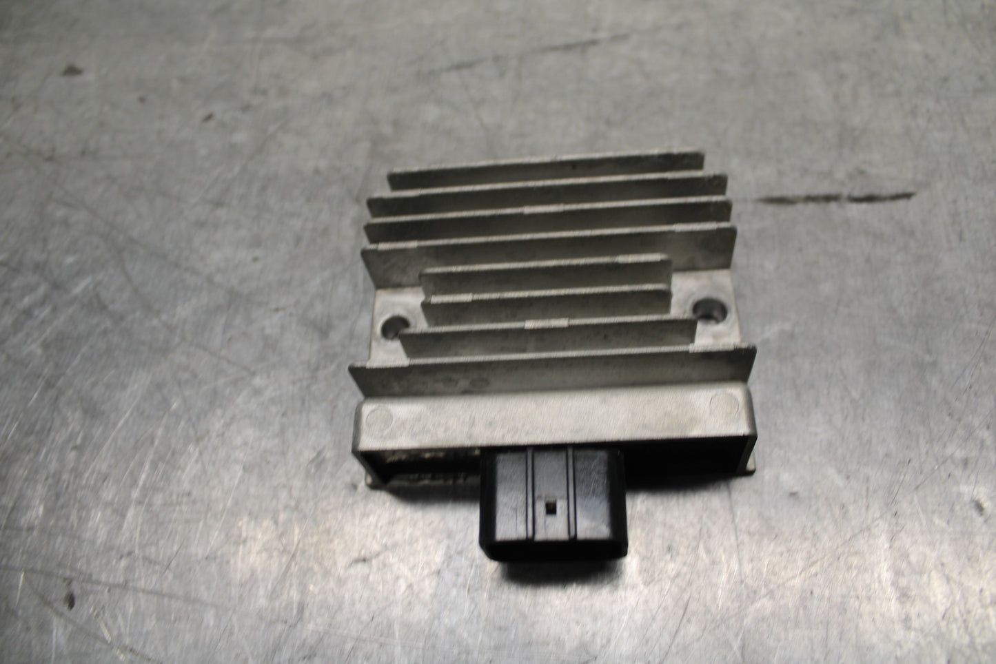 24 KAWASAKI NINJA 500 ABS RECTIFIER VOLTAGE REGULATOR BB744