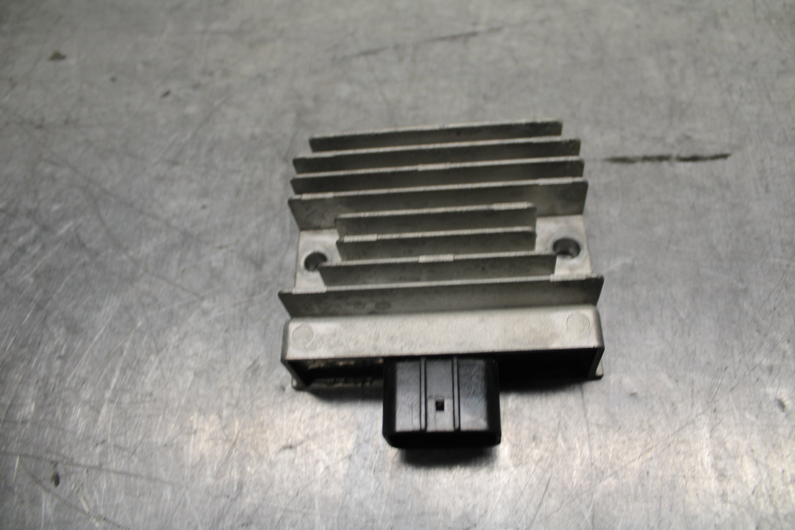 24 KAWASAKI NINJA 500 ABS RECTIFIER VOLTAGE REGULATOR BB744