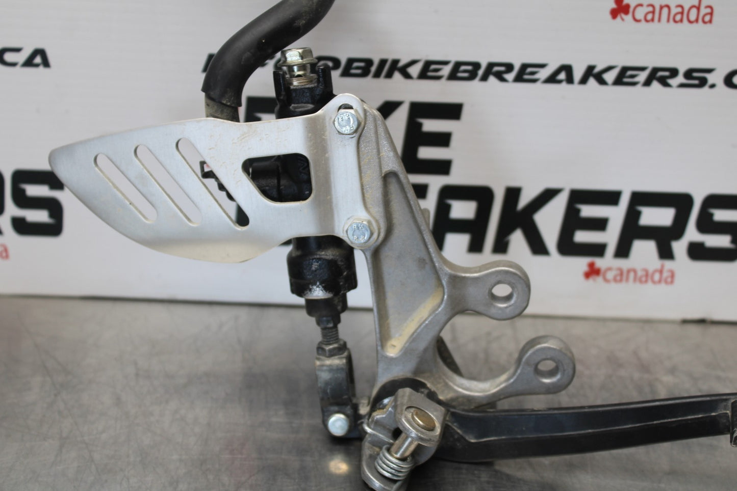 11-22 SUZUKI GSXR 600  RIGHT REARSET REAR SET DRIVER FOOT PEG REST STOP BB193