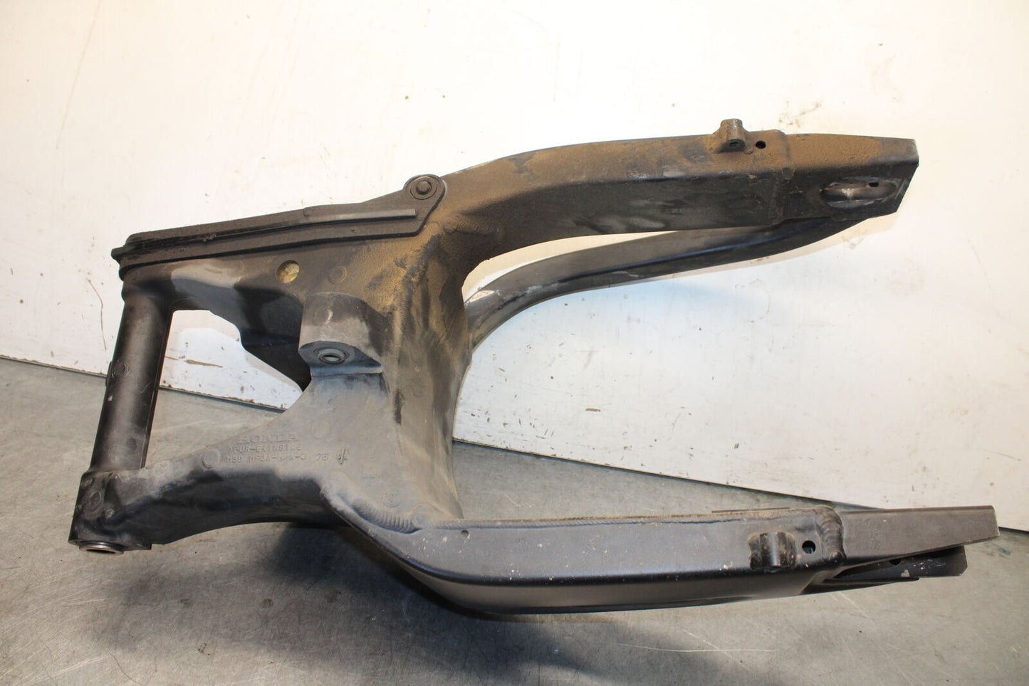 07-12 HONDA CBR600RR REAR SWINGARM BACK SUSPENSION SWING ARM 52200-MFJ-D00 BB672