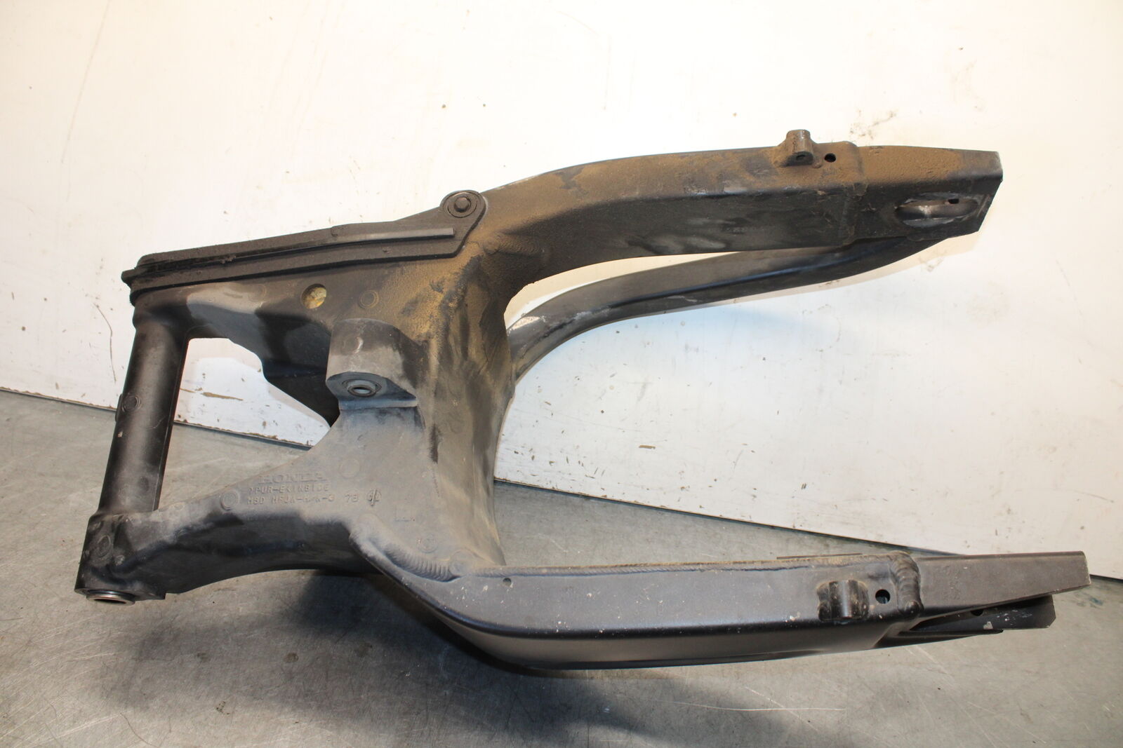 07-12 HONDA CBR600RR REAR SWINGARM BACK SUSPENSION SWING ARM 52200-MFJ-D00 BB672