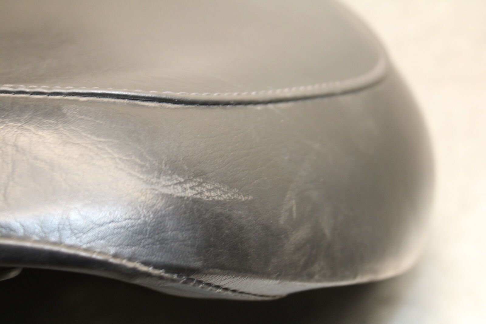 05-06 SUZUKI BOULEVARD M50 FRONT SEAT 45100-10F00-R22 45100-41F02-48H BB671