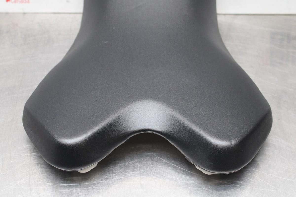 08-16 YAMAHA YZF R6 FRONT DRIVERS SEAT PAD SADDLE PILLION BB856