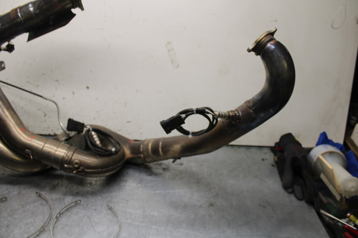 09-11 DUCATI STREETFIGHTER 1098 FULL EXHAUST SYSTEM HEADERS PIPE MUFFLER BB705