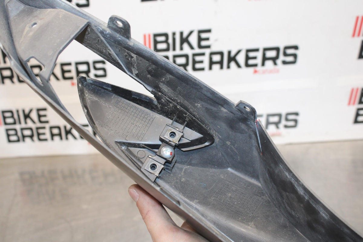 15-26 SUZUKI GSXR600 LEFT REAR BACK TAIL FAIRING COWL SHROUD BB888