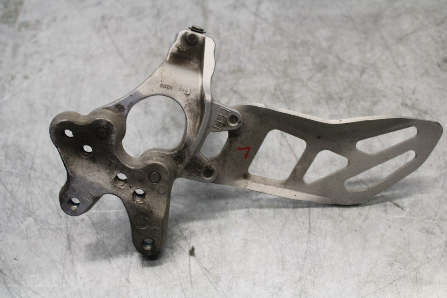 15-21 SUZUKI GSXR600 LEFT REARSET REAR SET DRIVER FOOT PEG REST STOP BB418 B