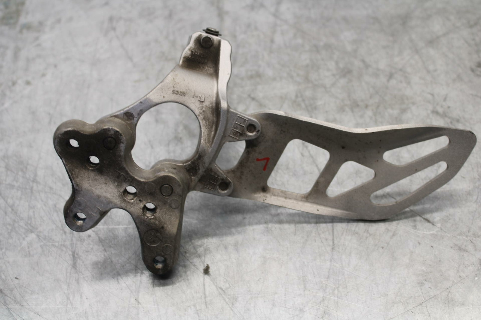 15-21 SUZUKI GSXR600 LEFT REARSET REAR SET DRIVER FOOT PEG REST STOP BB418 B