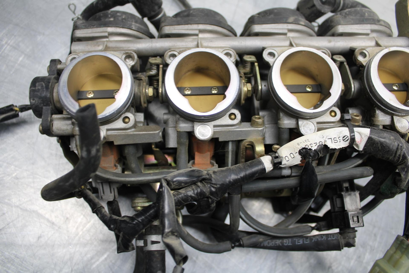 03-04 YAMAHA YZF R6  MAIN FUEL INJECTORS / THROTTLE BODIES BB481