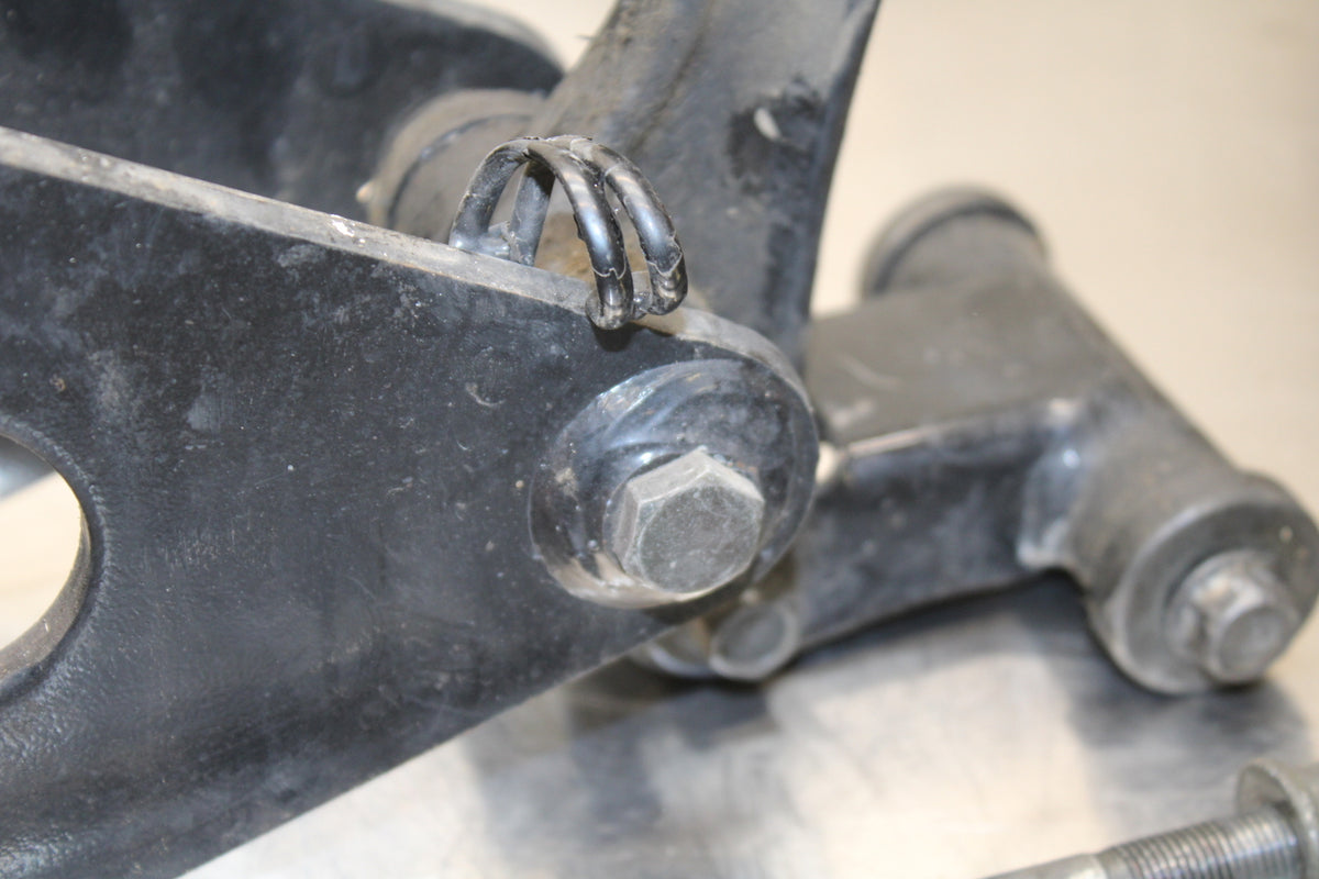 86 SUZUKI GS750ES REAR DOGBONE SHOCK LINKAGE LINK BB140
