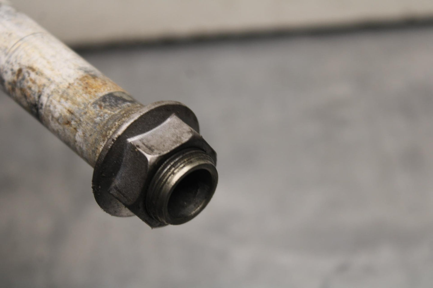 09-12 KAWASAKI NINJA ZX6R REAR BACK SWINGARM BOLT SUSPENSION PIVOT AXLE BB617