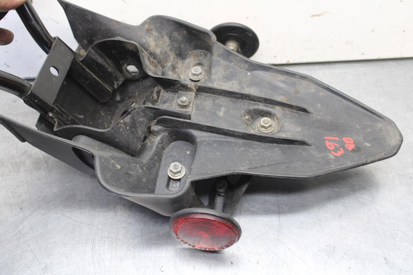 11-19 HONDA CBR125R REAR BACK FENDER MUD GUARD BB105