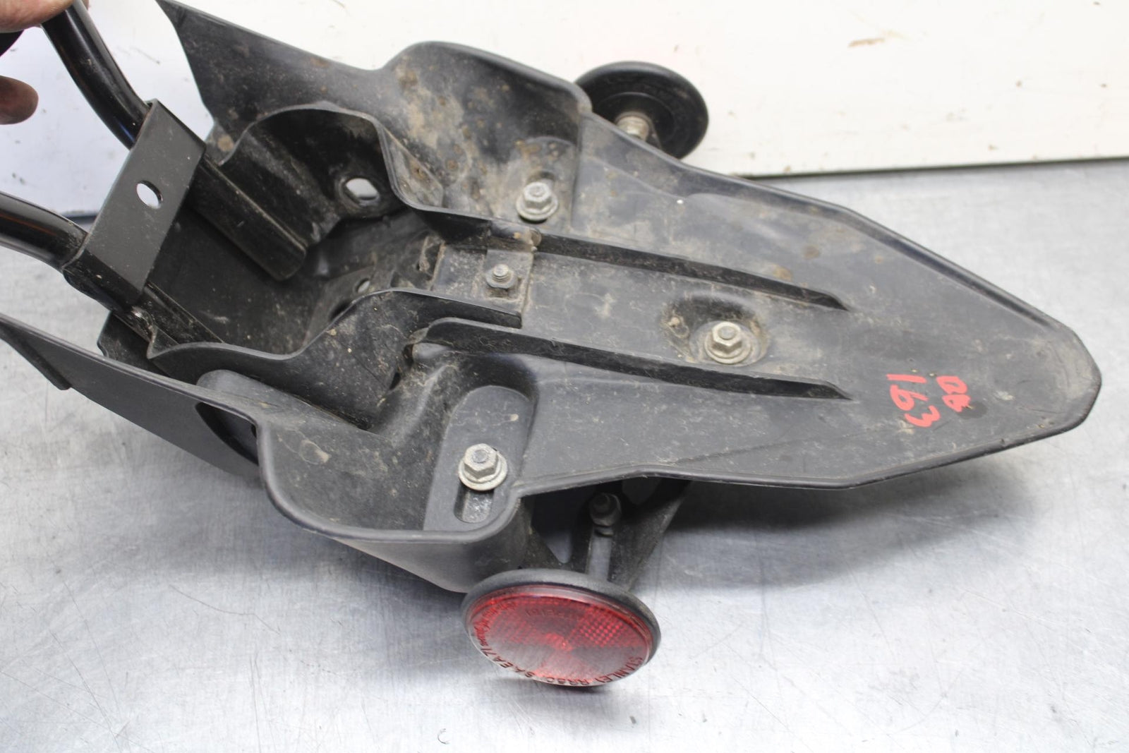 11-19 HONDA CBR125R REAR BACK FENDER MUD GUARD BB105