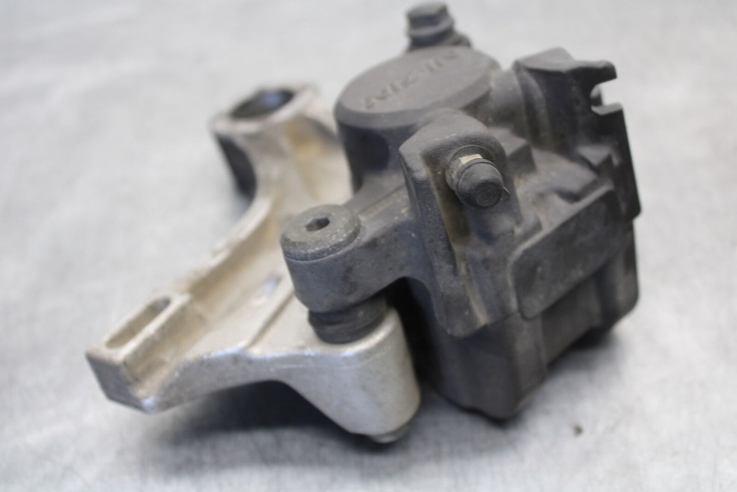 05-06 HONDA CBR600RR REAR BACK BRAKE CALIPER W MOUNT BRACKET BB655
