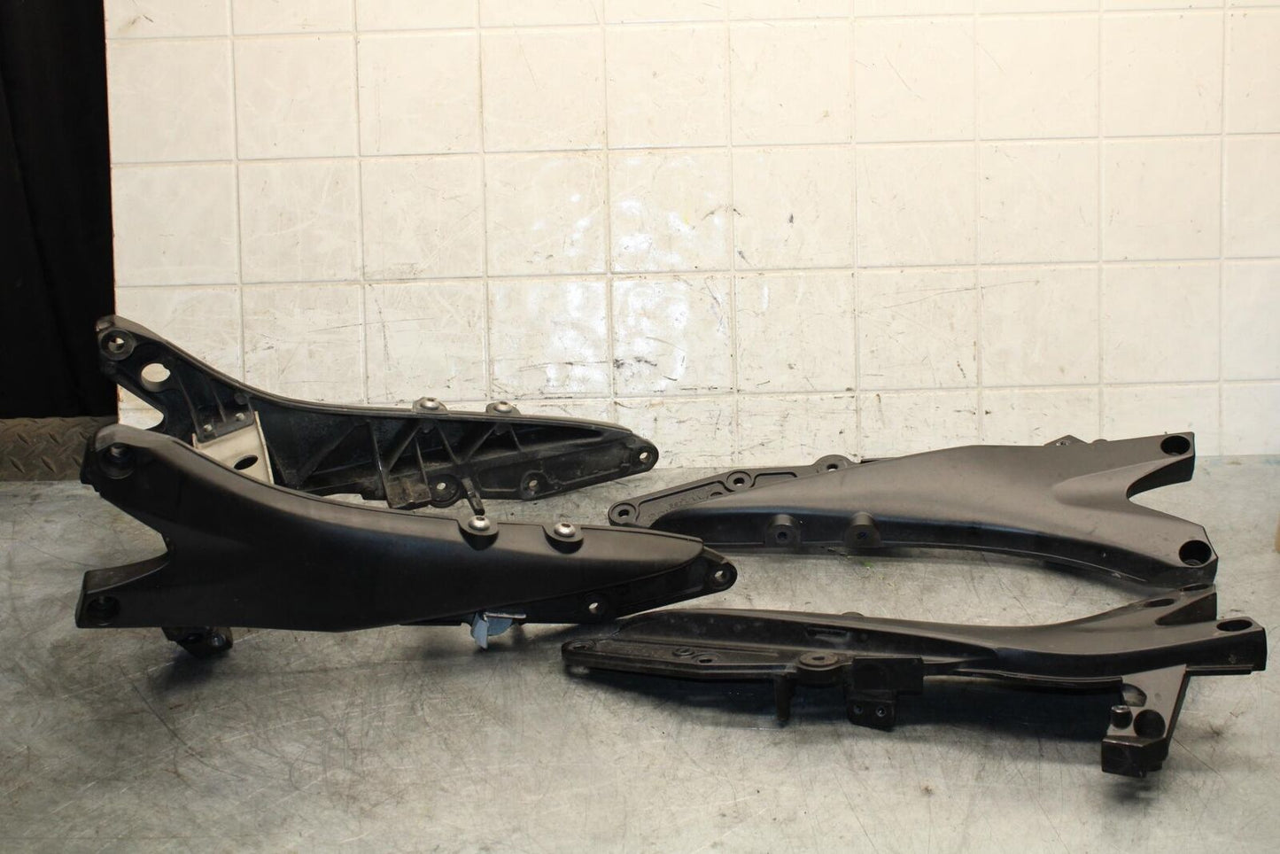 06-07 SUZUKI GSXR600 750 REAR BACK TAIL SUBFRAME SUB FRAME BB543