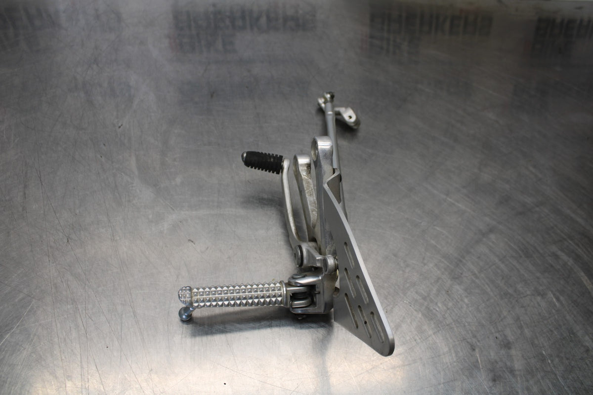 08-09 YAMAHA YZF R6S LEFT REARSET REAR SET DRIVER FOOT PEG REST STOP BB690