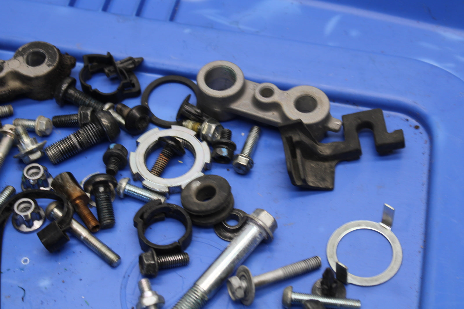 16-21 YAMAHA XSR900 MOUNTING BOLTS HARDWARE MOTOR SCREWS BB664