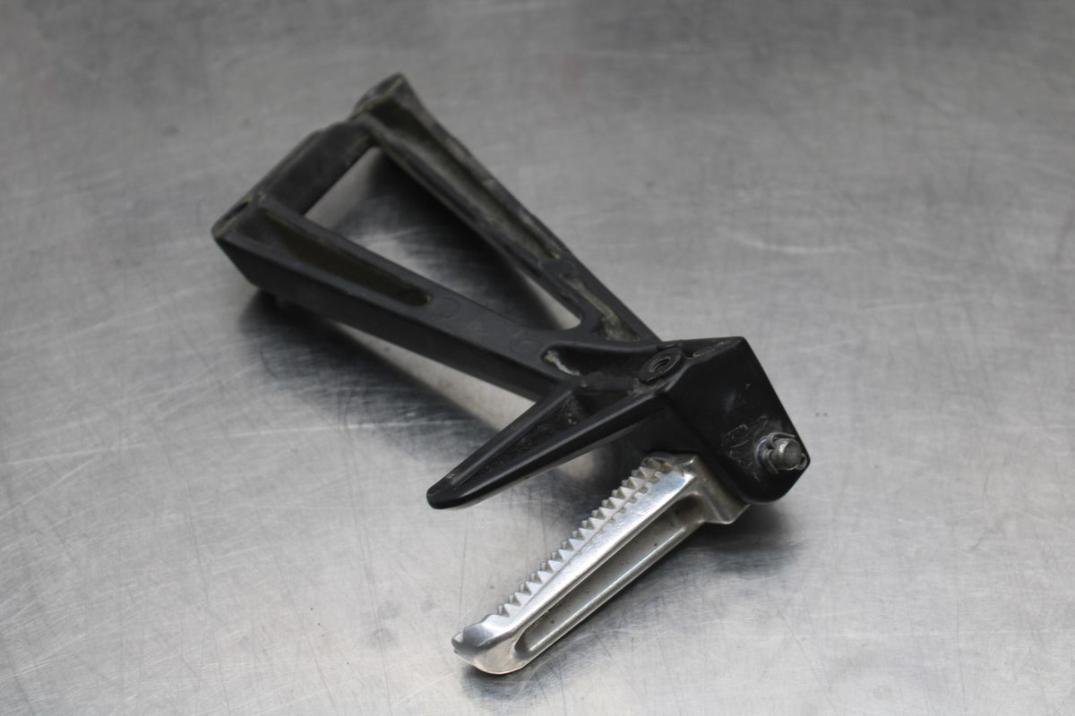 17-18 YAMAHA YZF R3 LEFT REAR BACK PASSENGER PEG BB813