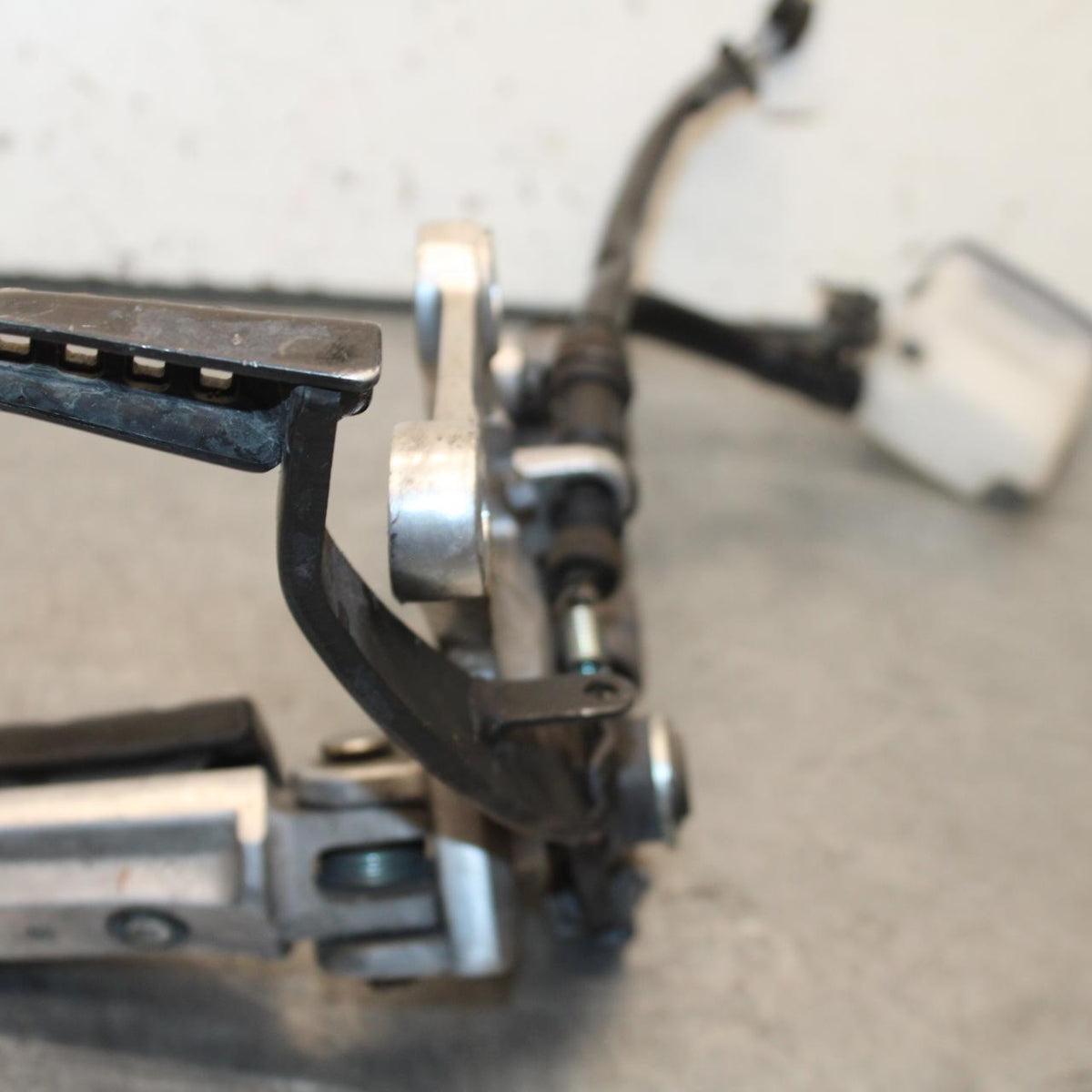 15-18 HONDA CB300FA RIGHT REARSET REAR SET DRIVER FOOT PEG REST STOP BB646