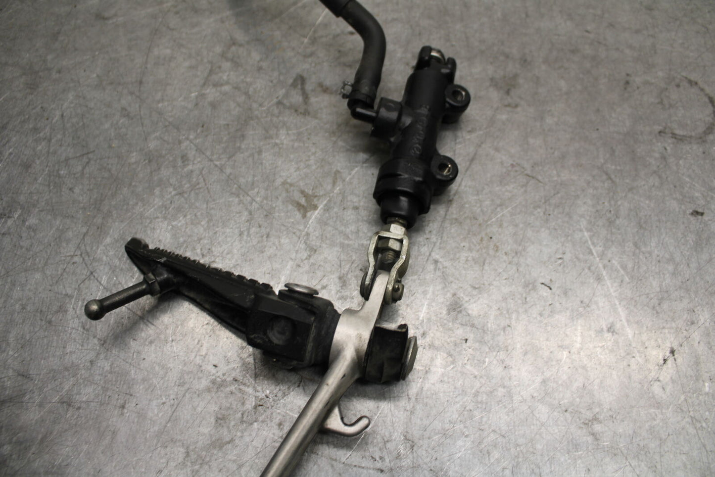 13-18 KAWASAKI NINJA ZX6R REAR BACK BRAKE MASTER CYLINDER W RESERVOIR BB682