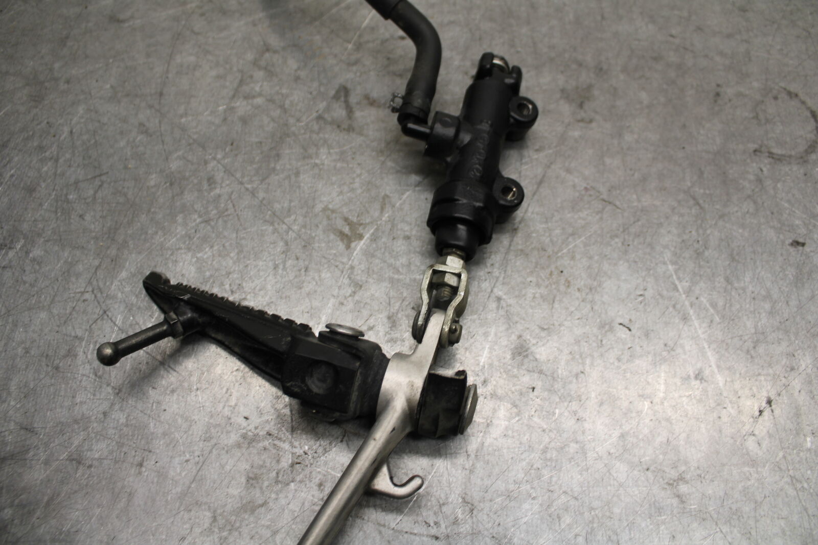 13-18 KAWASAKI NINJA ZX6R REAR BACK BRAKE MASTER CYLINDER W RESERVOIR BB682