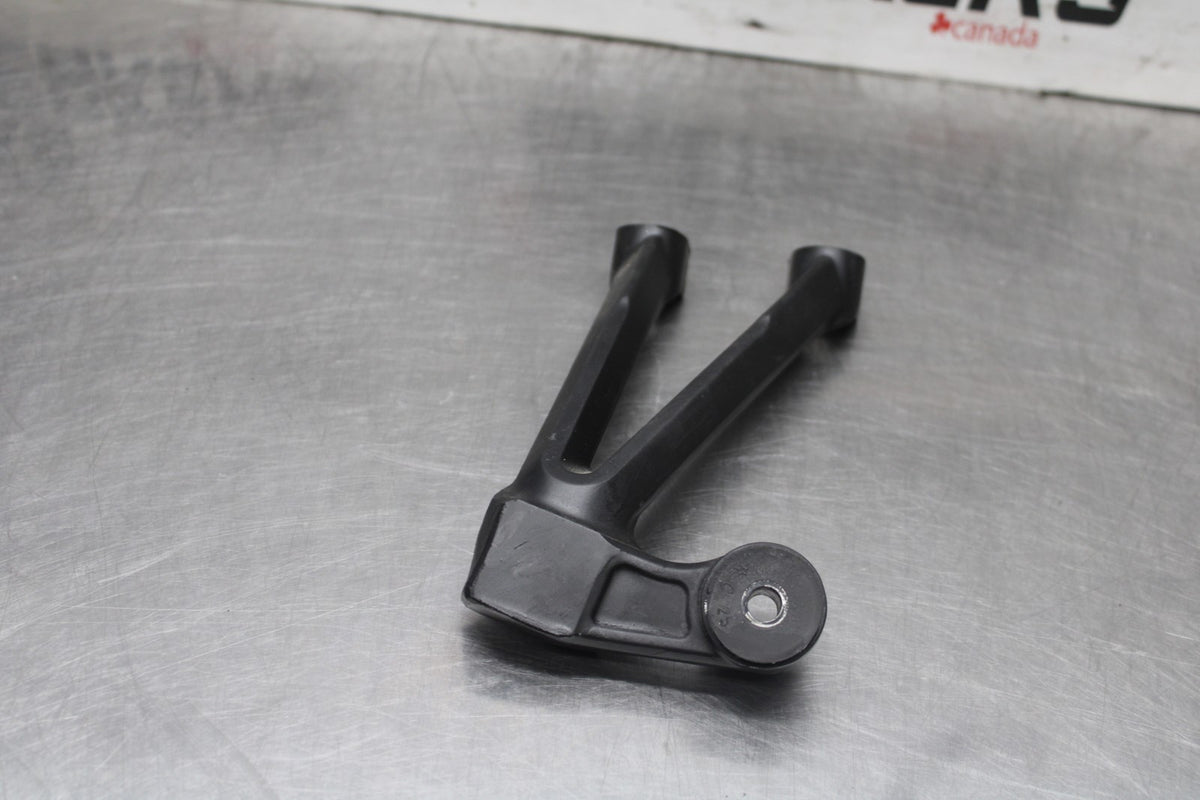 07-08 SUZUKI GSXR1000 EXHAUST PIPE MUFFLER HANGER MOUNT BB944