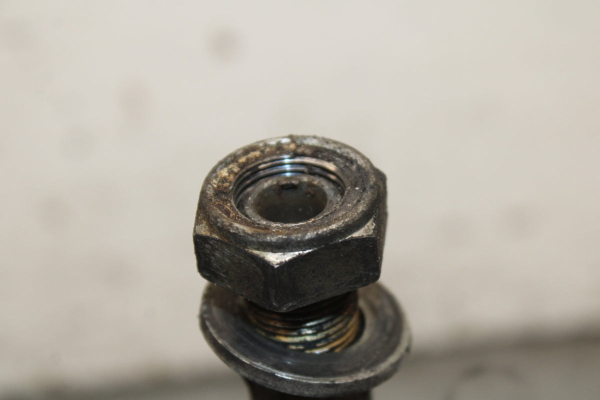 03-04 TRIUMPH DAYTONA 600 REAR AXLE BACK WHEEL RIM PIVOT BOLT AXEL BB745