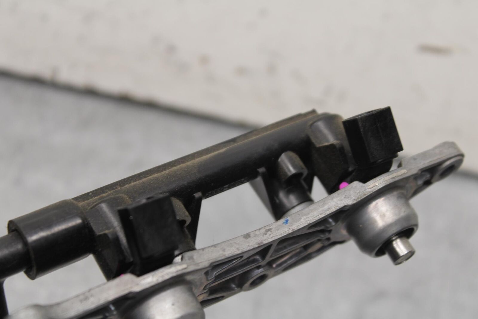 09-12 KAWASAKI NINJA ZX6R SECONDARY FUEL INJECTORS TOP AIRBOX GAS RAIL BB640