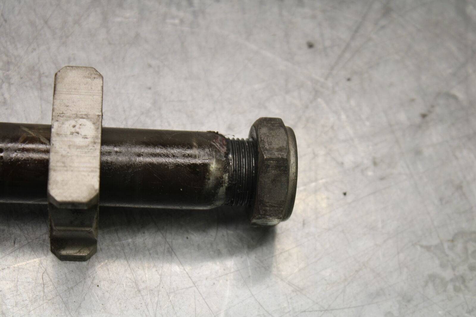 05-06 HONDA CBR600RR REAR AXLE BACK WHEEL RIM PIVOT BOLT AXEL BB727