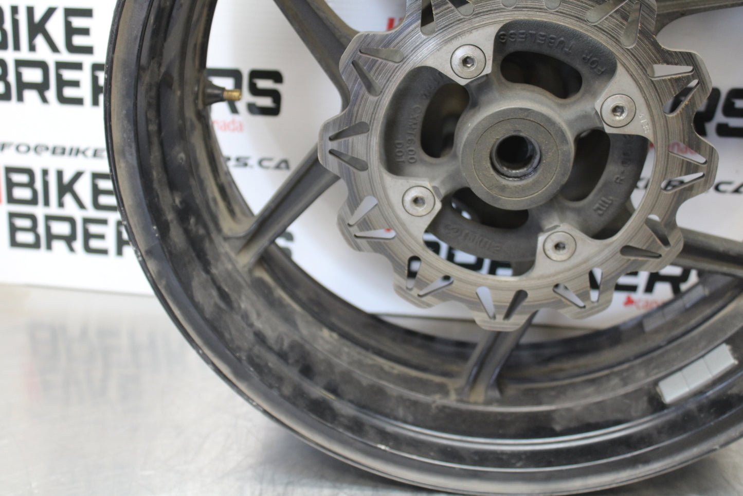 04-05 KAWASAKI NINJA ZX10R REAR WHEEL BACK RIM & ROTOR BB163