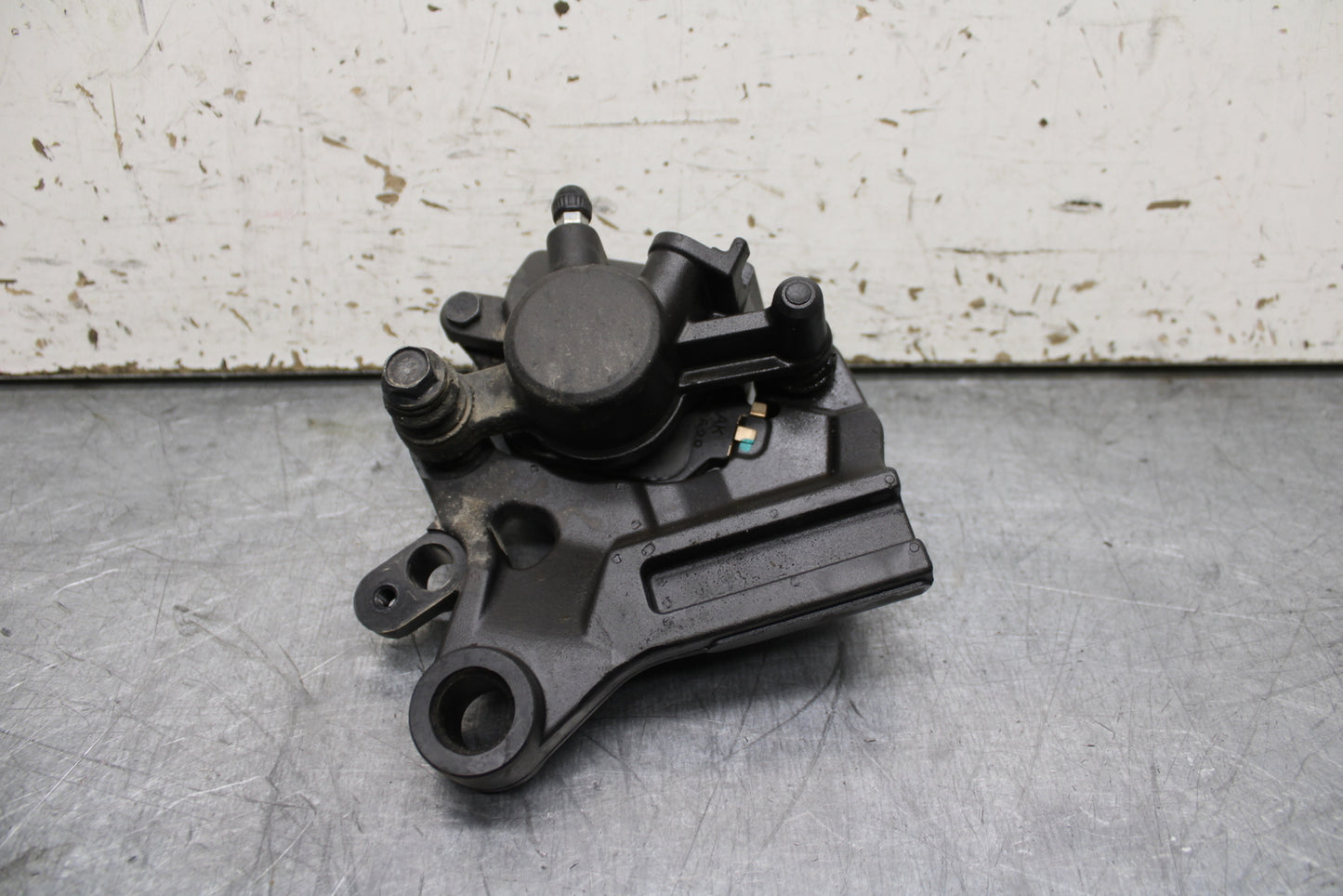 19-24 YAMAHA R3 REAR BACK BRAKE CALIPER W MOUNT BRACKET BB736