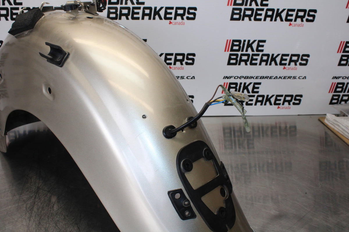 09 YAMAHA ROYAL STAR XVZ1300TF VENTURE REAR BACK WHEEL FENDER MUD GUARD BB151