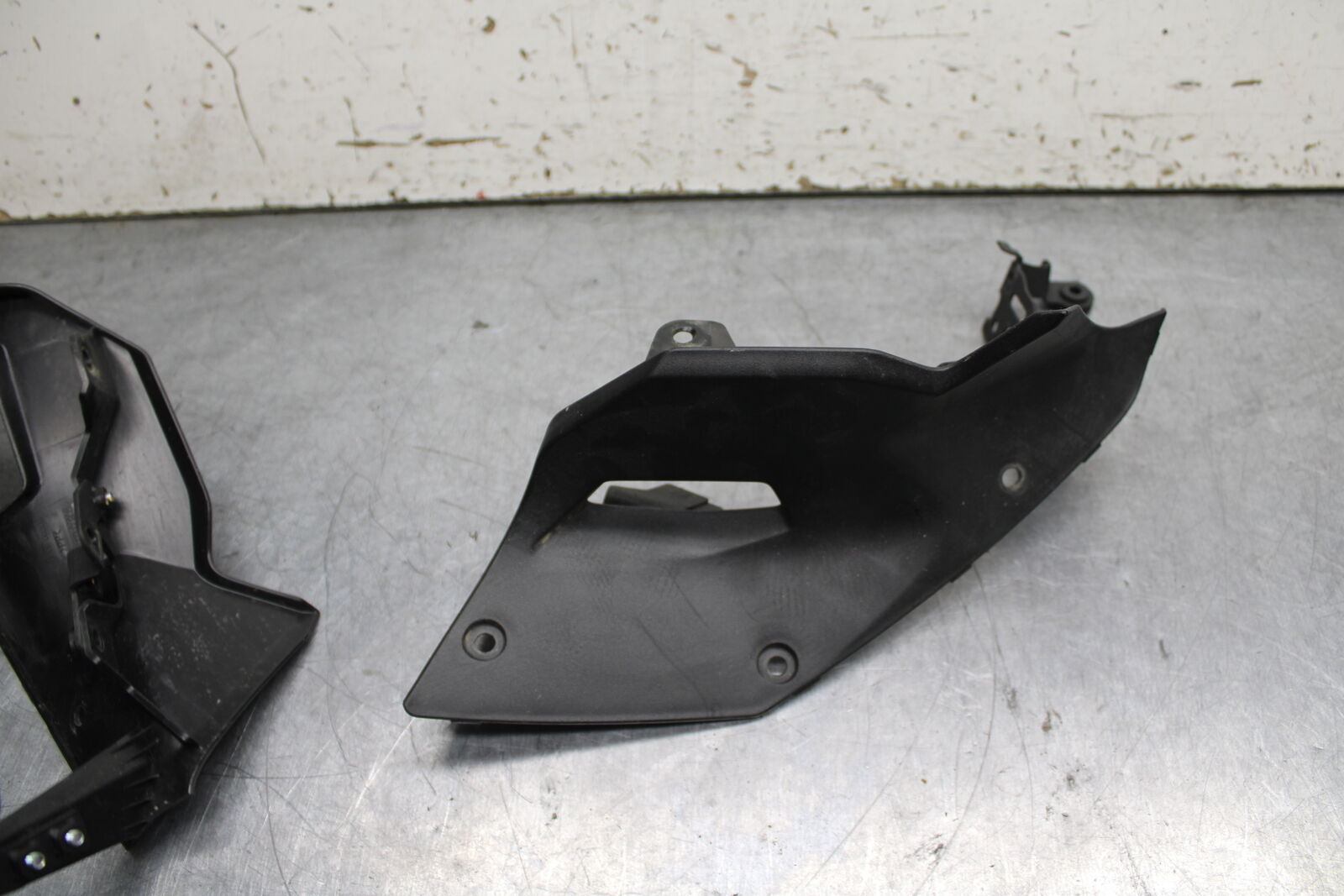 19-22 KAWASAKI Z400 RIGHT LEFT INNER FAIRINGS COWLS PANELS TRIMS BB738