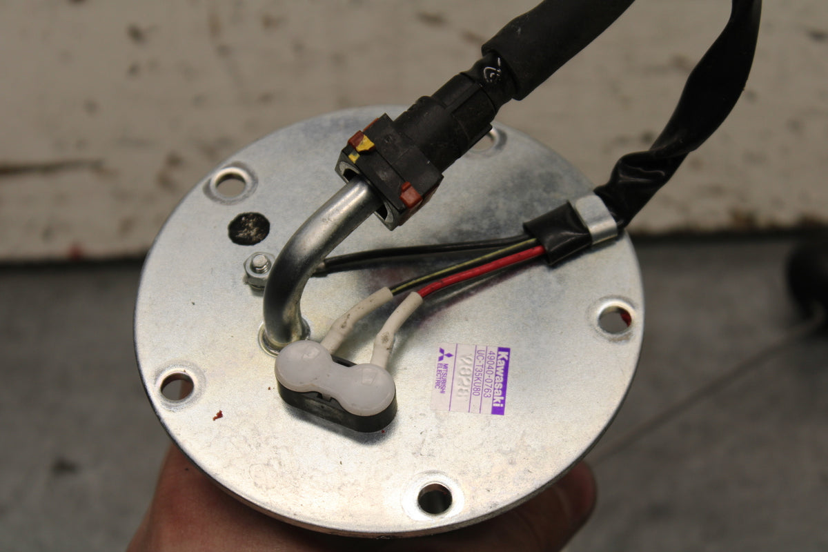 19-22 KAWASAKI Z400 FUEL PUMP GAS PETROL SENDER UNIT BB738