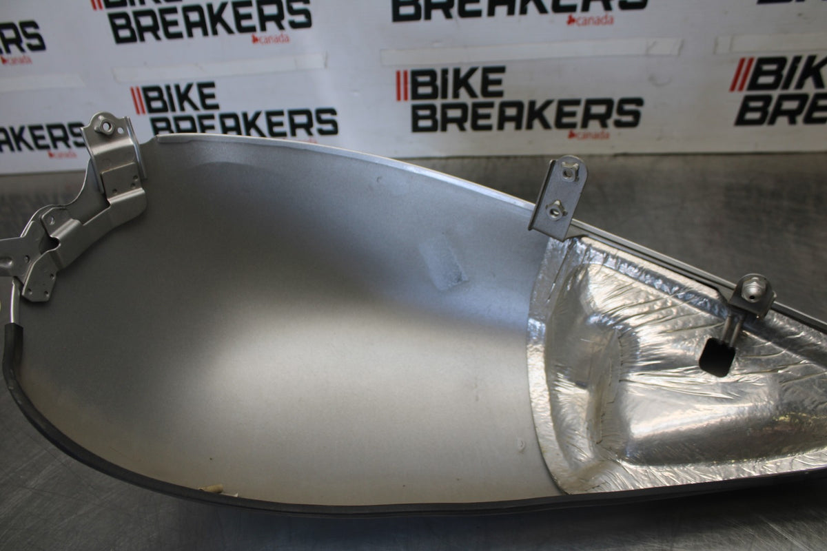05-09 SUZUKI BOULEVARD C90 RIGHT GAS TANK COVER TRIM PANEL COWL  BB918