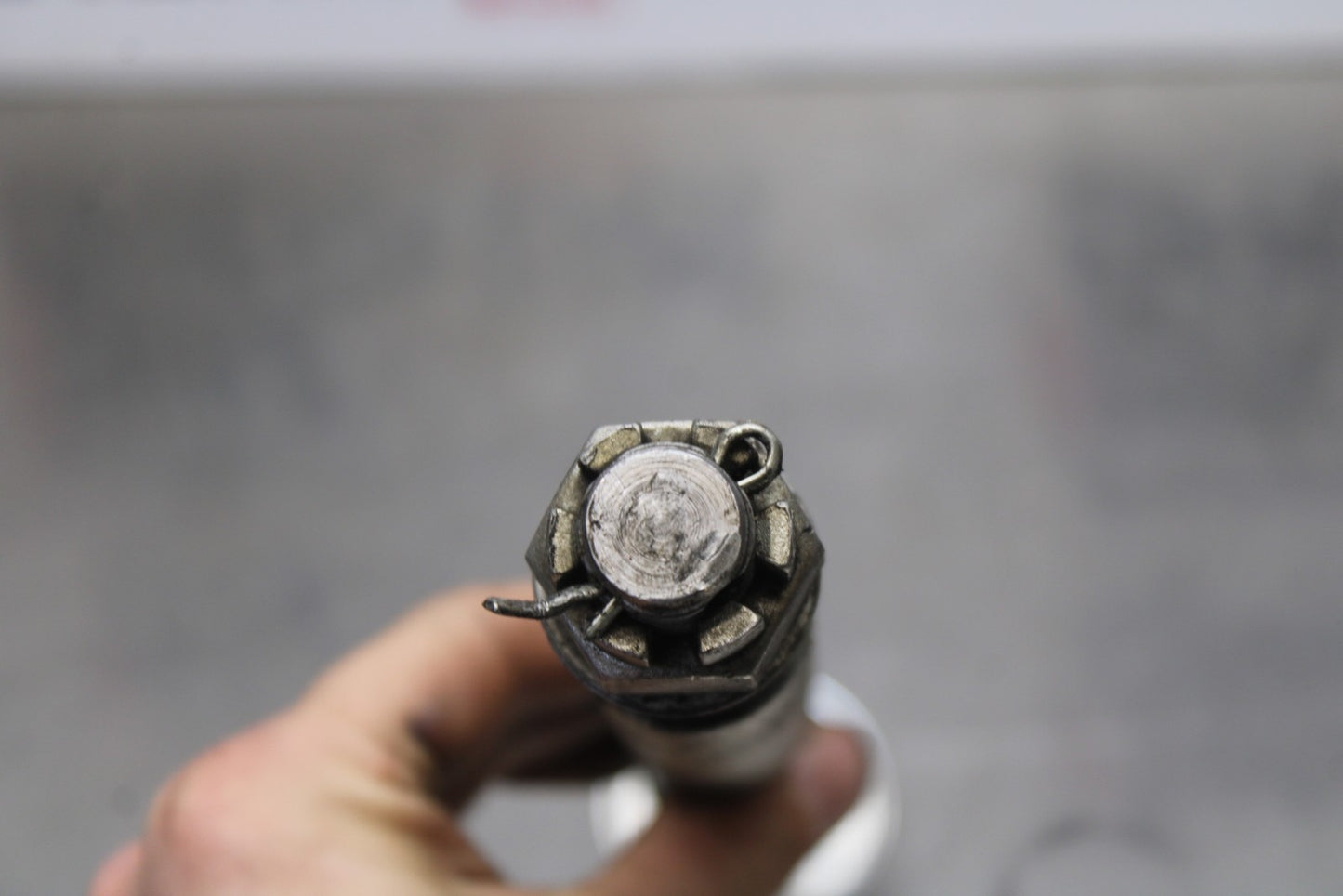 03-08 KAWASAKI VULCAN 1600 REAR AXLE BACK WHEEL RIM PIVOT BOLT AXEL BB196