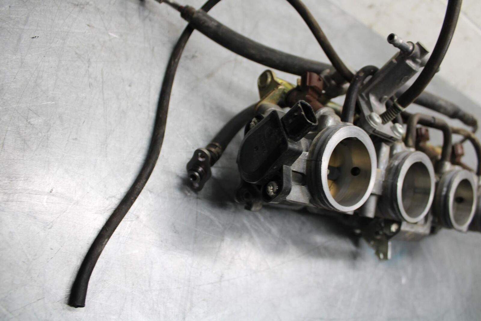 06-07 HONDA CBR1000RR MAIN FUEL INJECTORS / THROTTLE BODIES 16401-MEL-A21 BB464