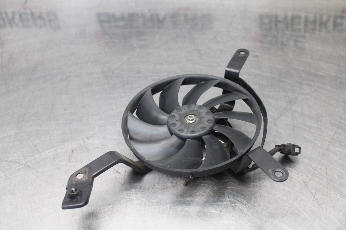 12 TRIUMPH STREET TRIPLE R ENGINE RADIATOR COOLING FAN BB914