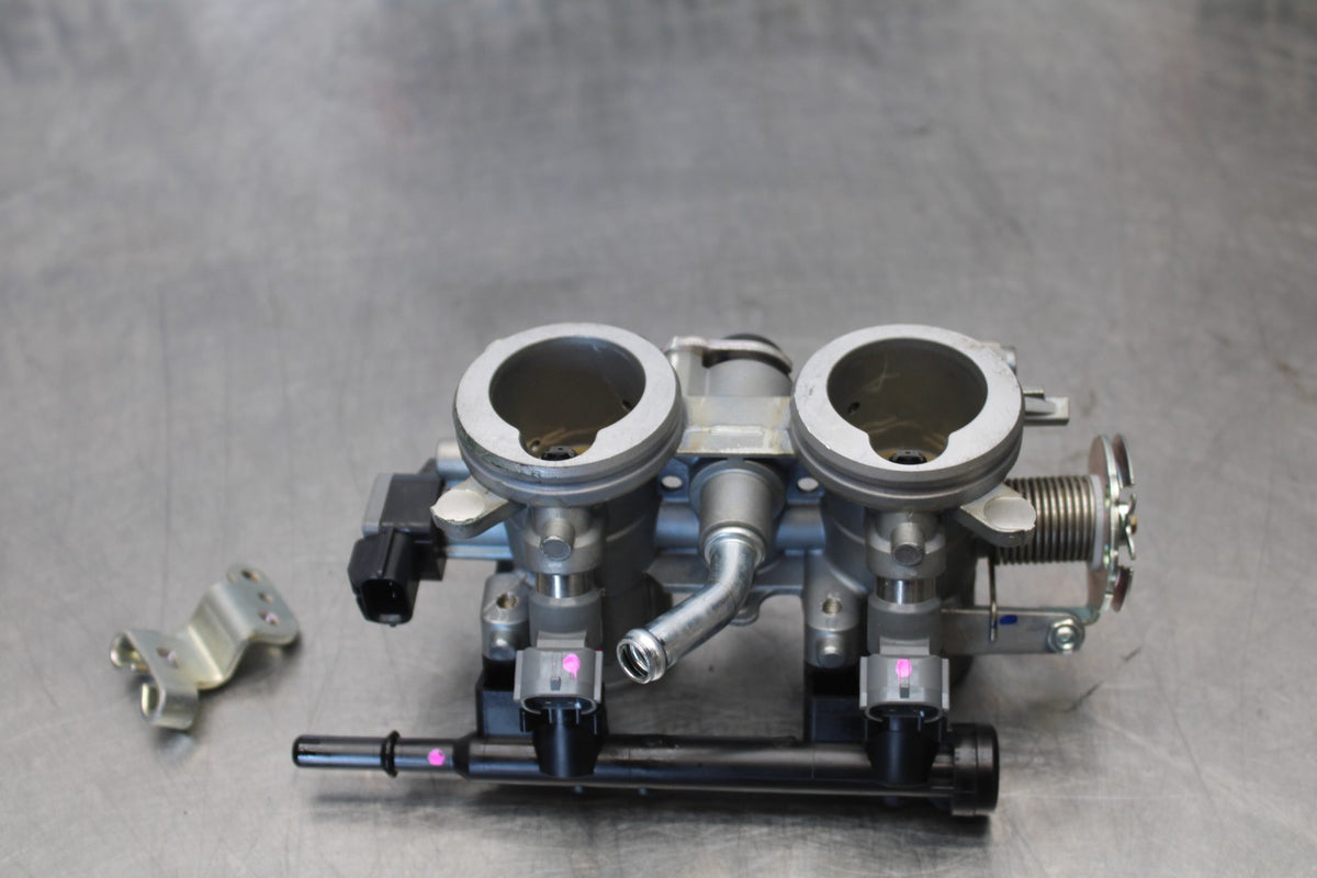 18-23 KAWASAKI NINJA 400 EX400 ABS MAIN FUEL INJECTORS / THROTTLE BODIES BB192